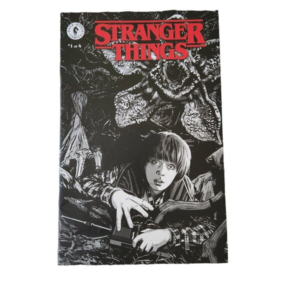 Dark Horse Stranger Things #1 Gamestop Variant Comic Book Bagged Boarded - Picture 1 of 2